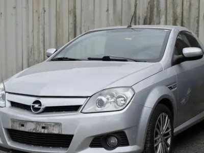 Gebraucht Opel Tigra Enjoy 125 PS (91 kW) 2005 Silber Cabrio
