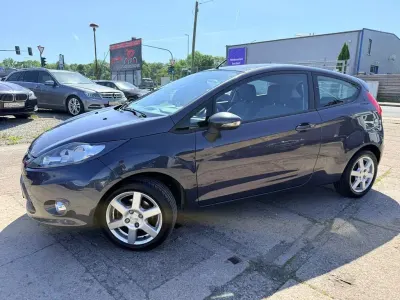 Gebraucht Ford Fiesta Champions Edition 97 PS (71 kW) 2012 Grau Limousine