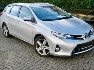 Gebraucht Toyota Auris Executive 124 PS (91 kW) 2015 Grau Limousine