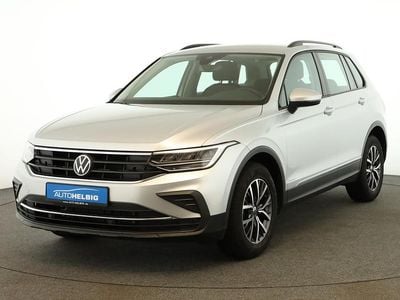 Reflexsilber metallic Gebraucht 2023 VW Tiguan Life SUV | 27.880 € (Superpreis)