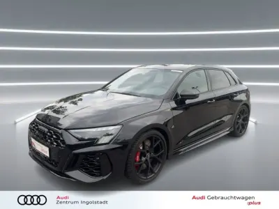Gebraucht Audi RS3 Sportback Ambiente 400 PS (294 kW) 2023 Mythosschwarz metallic Kleinwagen