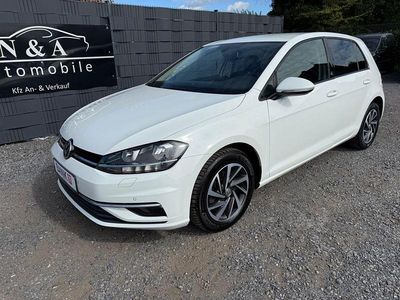 Używany VW Golf VII Sound 110 KM (80 kW) 2017 Biały Sedan/Limuzyna