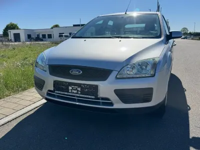 Używany Ford Focus 101 KM (74 kW) 2006 Srebrny Sedan/Limuzyna