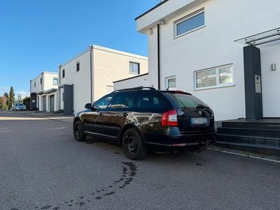 Gebraucht Skoda Octavia 122 PS (89 kW) 2012 Schwarz Kombi