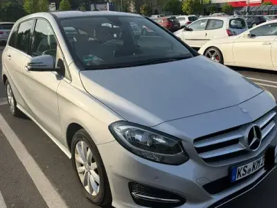 Gebraucht Mercedes B180 122 PS (89 kW) 2015 Silber Van / Kleinbus