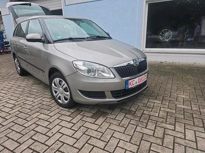 Gold Gebraucht 2012 Skoda Fabia Kombi | 5.490 € (Fairer Preis)