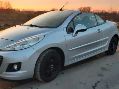 Gebraucht Peugeot 207 CC 111 PS (81 kW) 2011 Silber Cabrio