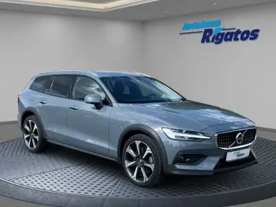 Gebraucht Volvo V60 CC Ultimate 250 PS (183 kW) 2024 Thunder grey / metallic Kombi