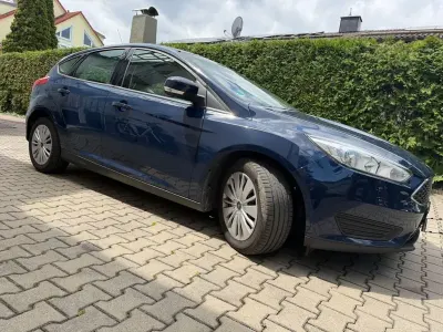 Gebraucht Ford Focus Trend 101 PS (74 kW) 2018 Blau Limousine