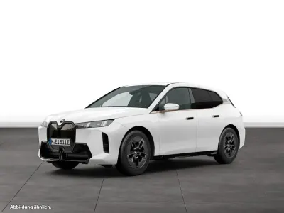 Gebraucht BMW iX M Sport 300 kW (408 PS) 2025 Weiß SUV