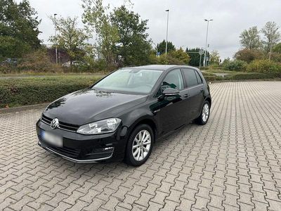 Gebraucht VW Golf VII LOUNGE 110 PS (80 kW) 2015 Schwarz Limousine