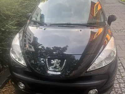 Gebraucht Peugeot 207 Urban Move 73 PS (53 kW) 2009 Limousine