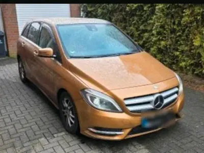 Używany Mercedes B200 136 KM (100 kW) 2012 Andere farben Minivan