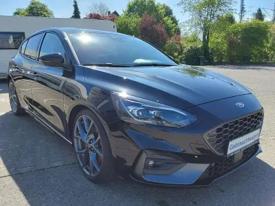 Używany Ford Focus ST 280 KM (205 kW) 2022 Czarny Sedan/Limuzyna