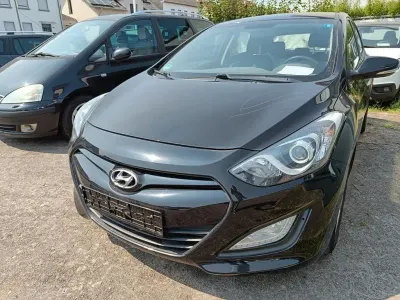 Gebraucht Hyundai i30 Classic 99 PS (72 kW) 2012 Schwarz Limousine