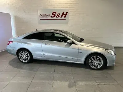 Gebraucht Mercedes E250 204 PS (150 kW) 2010 Silber Coupé