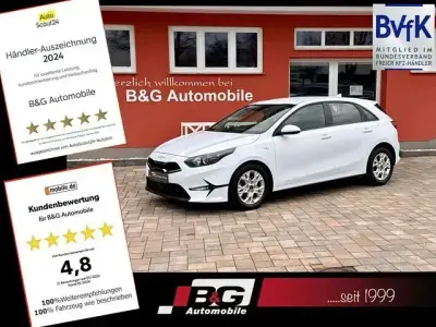 Używany Kia Ceed Edition 7 101 KM (74 kW) 2023 Biały Hatchback
