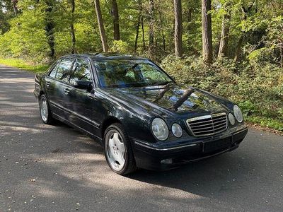 Gebraucht Mercedes E280 Avantgarde 204 PS (150 kW) 2001 Blau Limousine