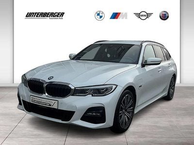 Weiß Gebraucht 2021 BMW 320e M Sport Kombi | 26.980 € (Fairer Preis)