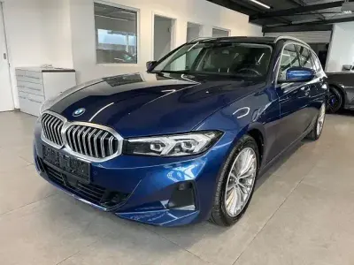 Gebraucht BMW 320 Sport Line 190 PS (139 kW) 2023 Blau Kombi