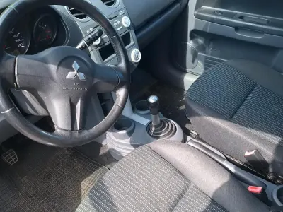 Gebraucht Mitsubishi Colt 95 PS (69 kW) 2008 Silber Limousine