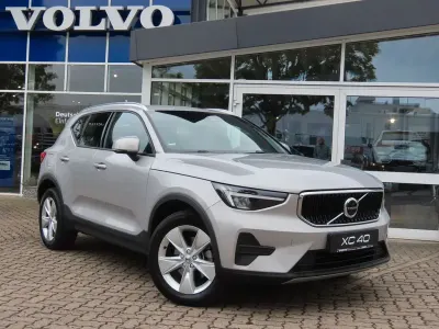 Gebraucht Volvo XC40 Core 197 PS (144 kW) 2024 Silver dawn metallic SUV
