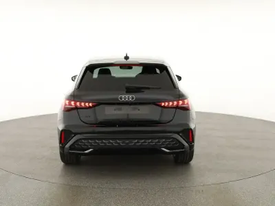 Neu Audi A3 S-Line 2026 Mythosschwarz metallic