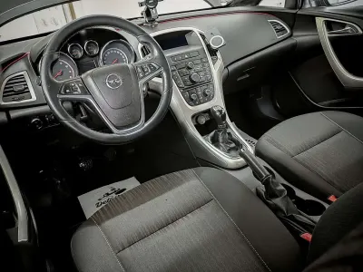 Gebraucht Opel Astra Innovation 140 PS (102 kW) 2010 Schwarz Limousine