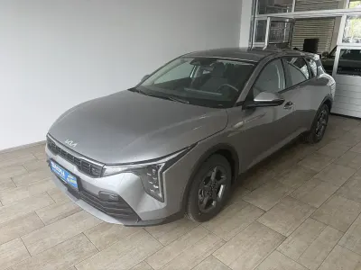 Neu Kia K4 150 PS (110 kW) 2026 Grau Limousine