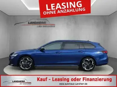 Neu Skoda Superb SportLine 265 PS (194 kW) 2025 Cobalt blau metallic Kombi