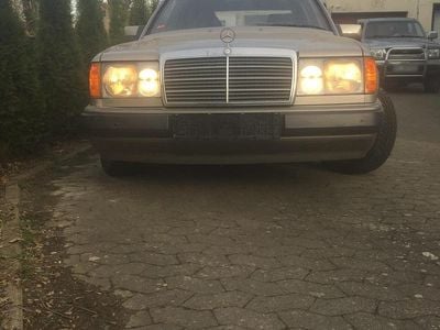 Second-hand Mercedes 200 72 CP (52 kW) 1990 Auriu Berlinǎ