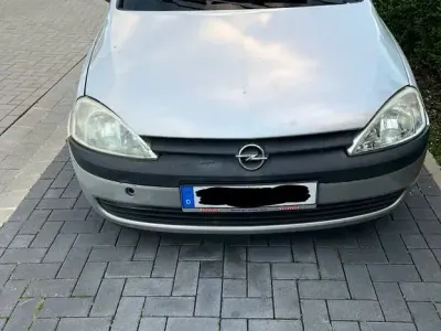 Używany Opel Corsa Comfort 90 KM (66 kW) 2001 Srebrny Hatchback