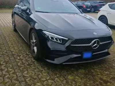 Gebraucht Mercedes A200 Advanced Plus 177 PS (130 kW) 2023 Schwarz SUV