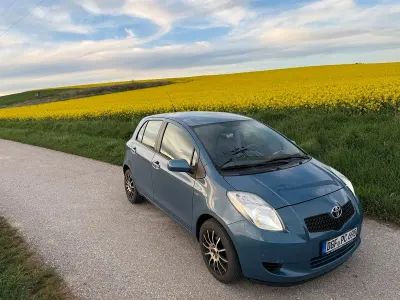 Gebraucht Toyota Yaris 90 PS (66 kW) 2007 Blau Kleinwagen