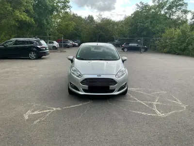 Używany Ford Fiesta SYNC Edition 101 KM (74 kW) 2015 Srebrny Hatchback