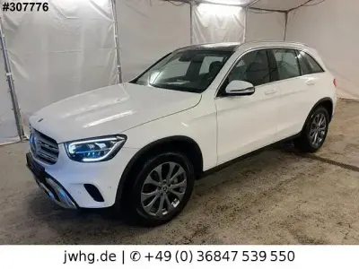 Używany Mercedes GLC300e 320 KM (235 kW) 2021 Biały SUV