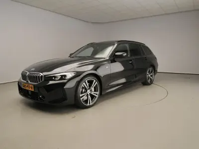 Gebraucht BMW 330 M Sport 245 PS (180 kW) 2023 Schwarz Kombi