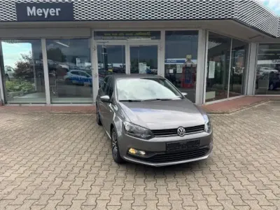 Gebraucht VW Polo Trendline 75 PS (55 kW) 2016 Pepper grey metallic (metallic) Kleinwagen