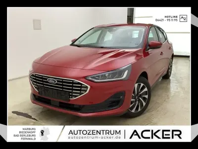 Gebraucht Ford Focus Titanium 155 PS (114 kW) 2024 Rot Limousine