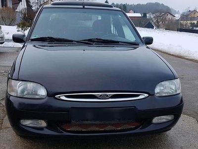 Gebraucht Ford Escort 105 PS (77 kW) 1995 Violet Limousine