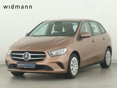 Używany Mercedes B250e 218 KM (160 kW) 2022 Złoty Minivan
