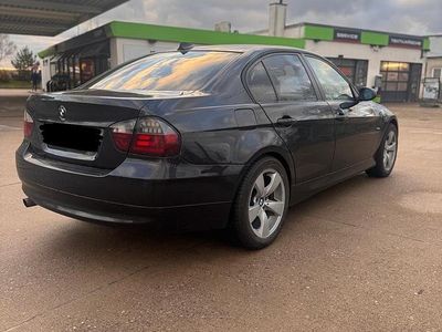 Gebraucht BMW 320 129 PS (94 kW) 2006 Schwarz Limousine