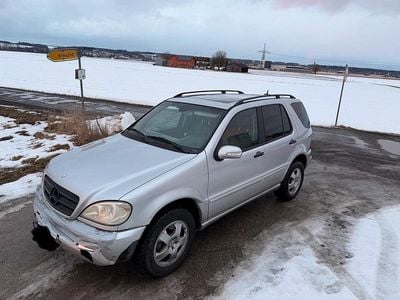 Silber Gebraucht 2004 Mercedes ML270 SUV | 3.350 €