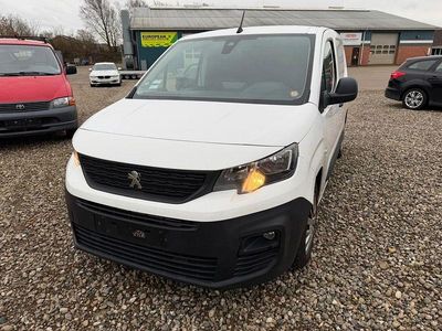 Gebraucht Peugeot Partner Premium 102 PS (75 kW) 2019 Weiß Van / Kleinbus