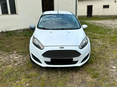 Gebraucht Ford Fiesta 65 PS (47 kW) 2014 Weiß Kleinwagen