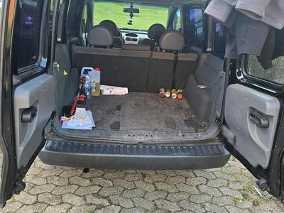 Second-hand Opel Combo 90 CP (66 kW) 2005 Negru Monovolum
