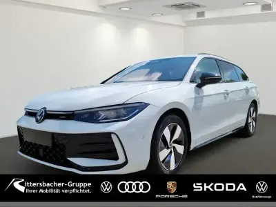 Usata VW Passat R-line 150 CV (110 kW) 2024 Bianco Station wagon