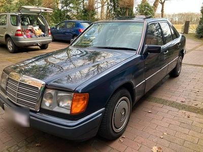 Second-hand Mercedes E260 160 CP (117 kW) 1992 Albastru Berlinǎ