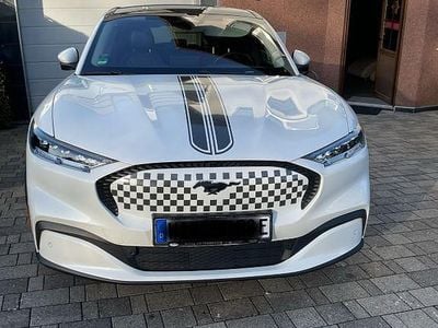 Gebraucht Ford Mustang Mach-E Standard Range 197 kW (269 PS) 2022 Weiß SUV