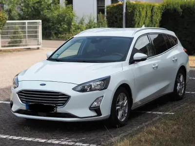Gebraucht Ford Focus Cool & Connect 101 PS (74 kW) 2019 Weiß Kombi
